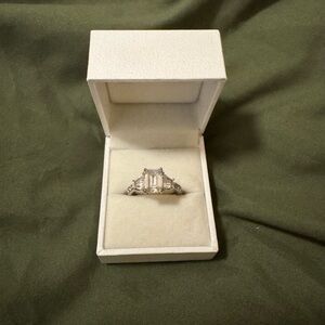 Elegant Silver Ring with Cubic zirconia